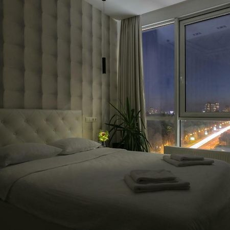 Black&White Apartment In Smart Plaza Kiev Esterno foto