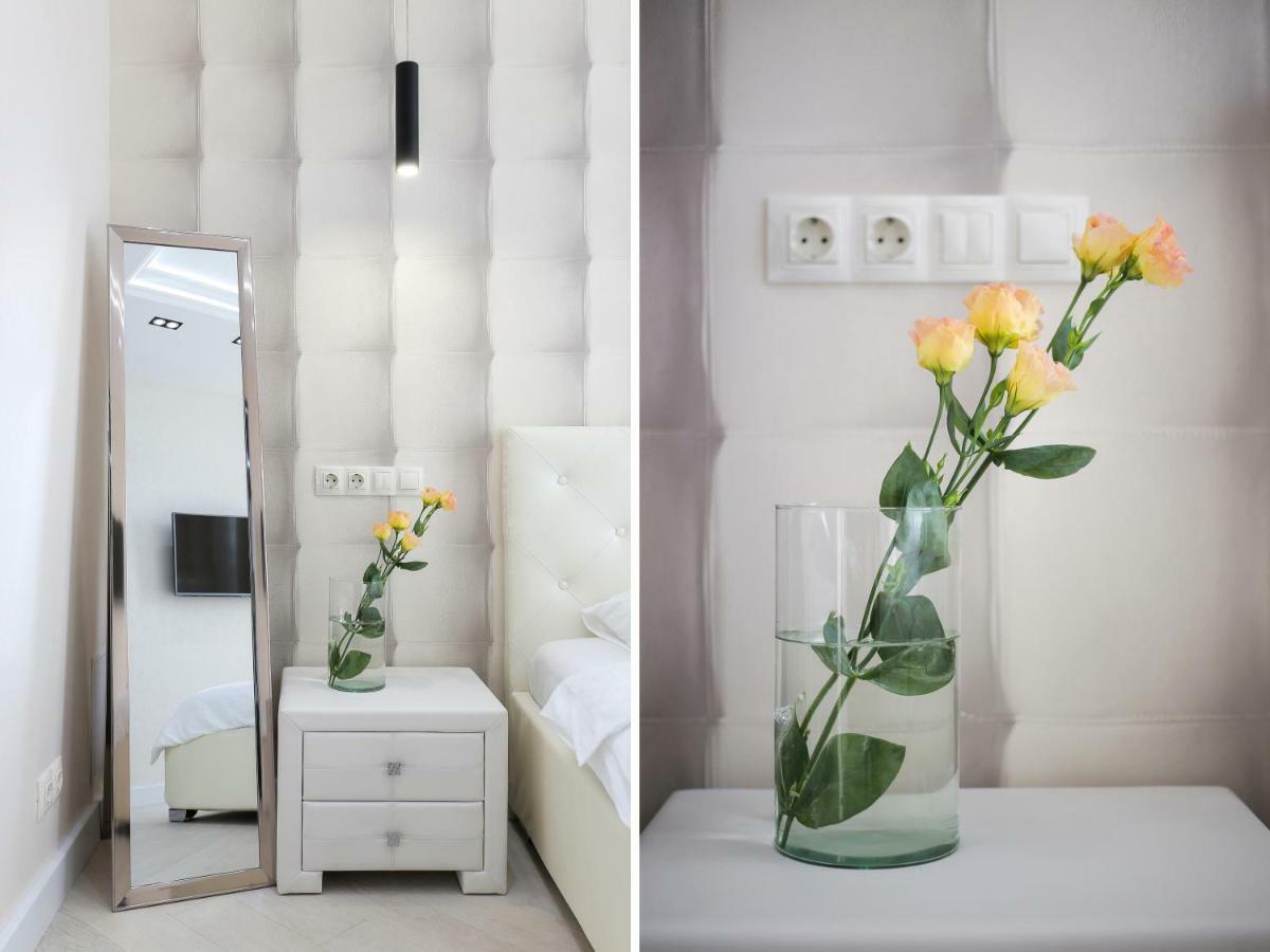 Black&White Apartment In Smart Plaza Kiev Esterno foto