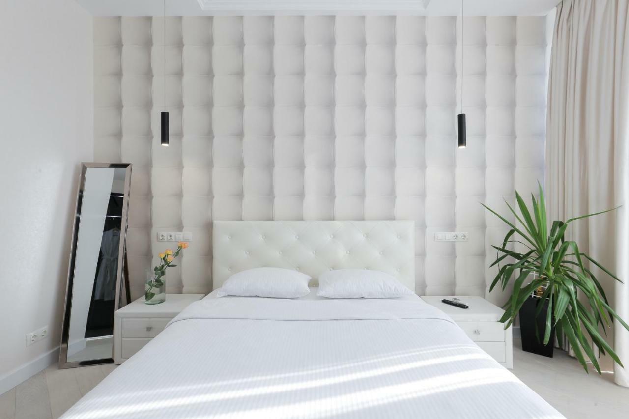 Black&White Apartment In Smart Plaza Kiev Esterno foto