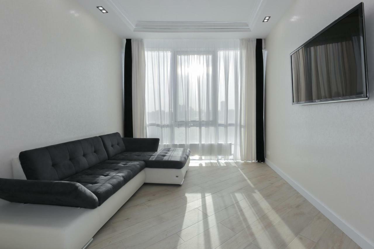 Black&White Apartment In Smart Plaza Kiev Esterno foto