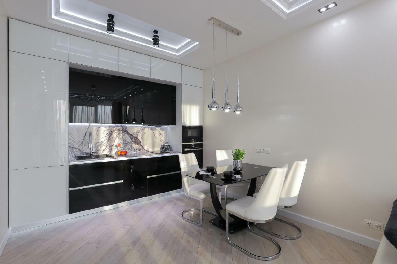 Black&White Apartment In Smart Plaza Kiev Esterno foto