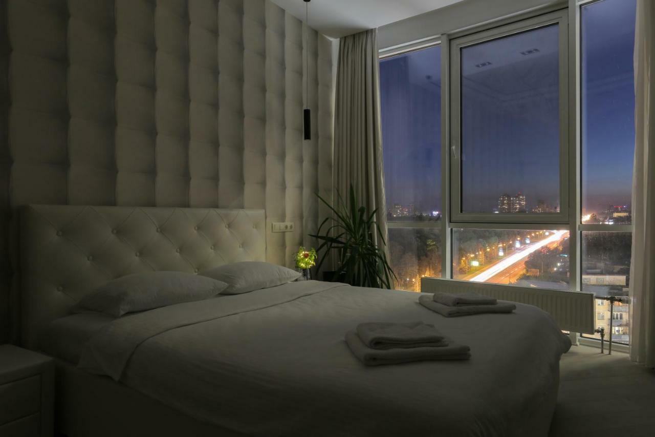 Black&White Apartment In Smart Plaza Kiev Esterno foto