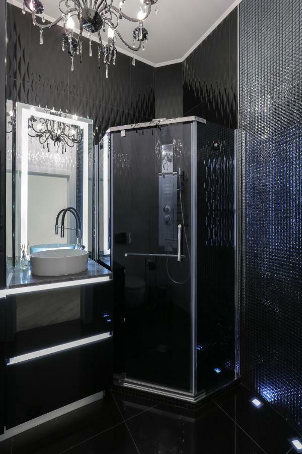 Black&White Apartment In Smart Plaza Kiev Esterno foto