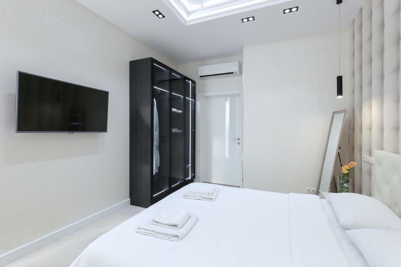 Black&White Apartment In Smart Plaza Kiev Esterno foto