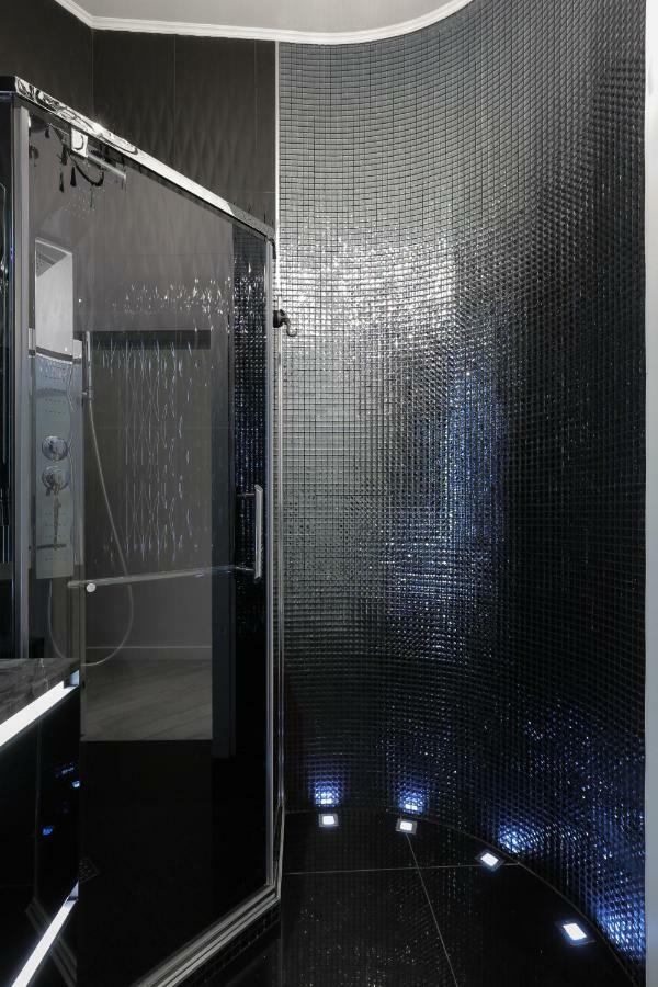 Black&White Apartment In Smart Plaza Kiev Esterno foto