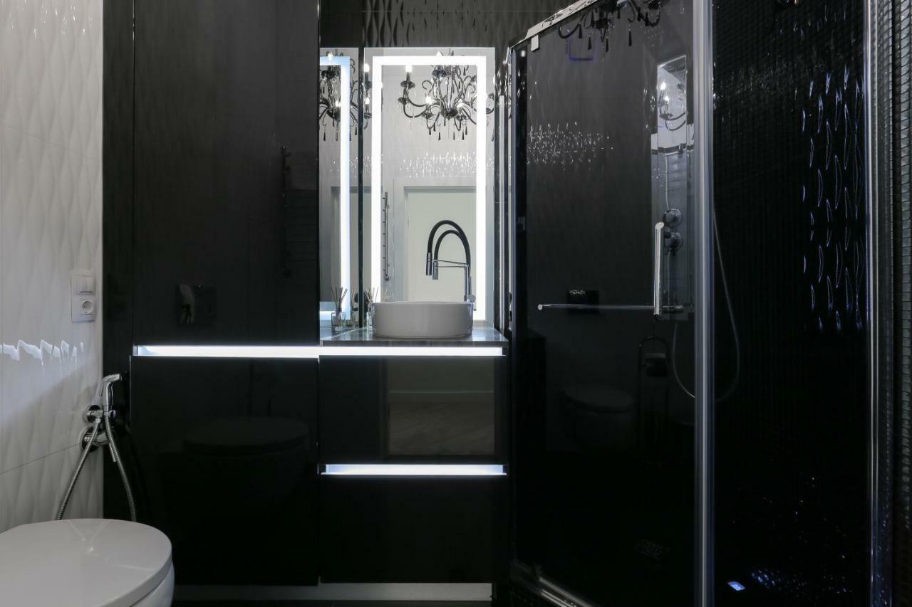 Black&White Apartment In Smart Plaza Kiev Esterno foto