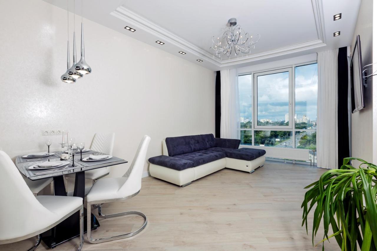 Black&White Apartment In Smart Plaza Kiev Esterno foto